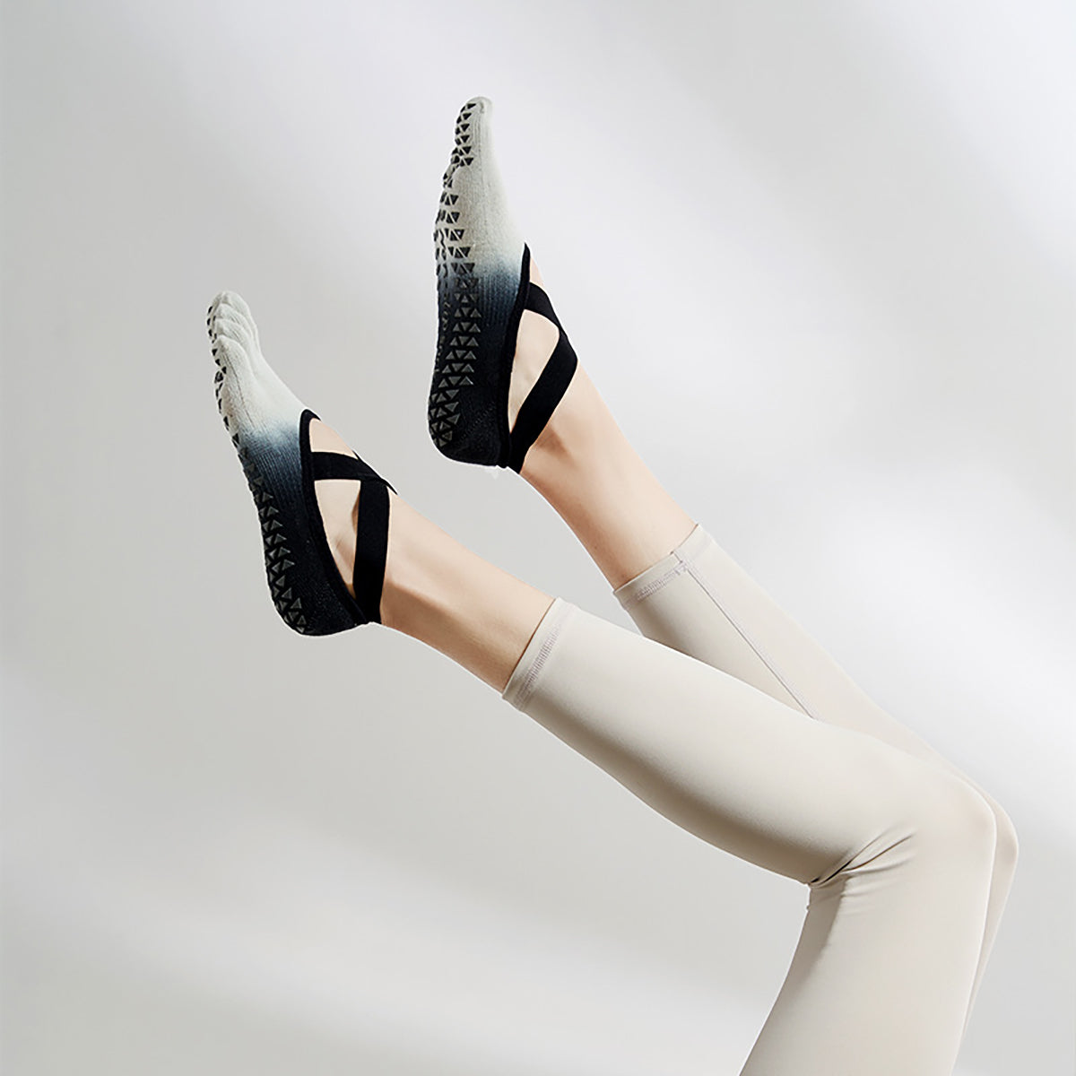 Full-toe studio grip socks — White and Black; 1 pair of grip socks