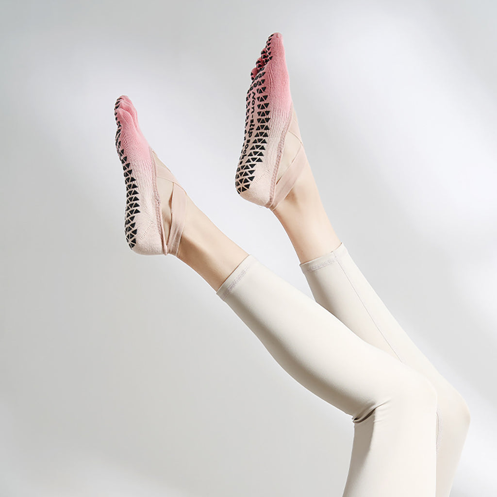 Full-toe studio grip socks — Pink; 1 pair of grip socks