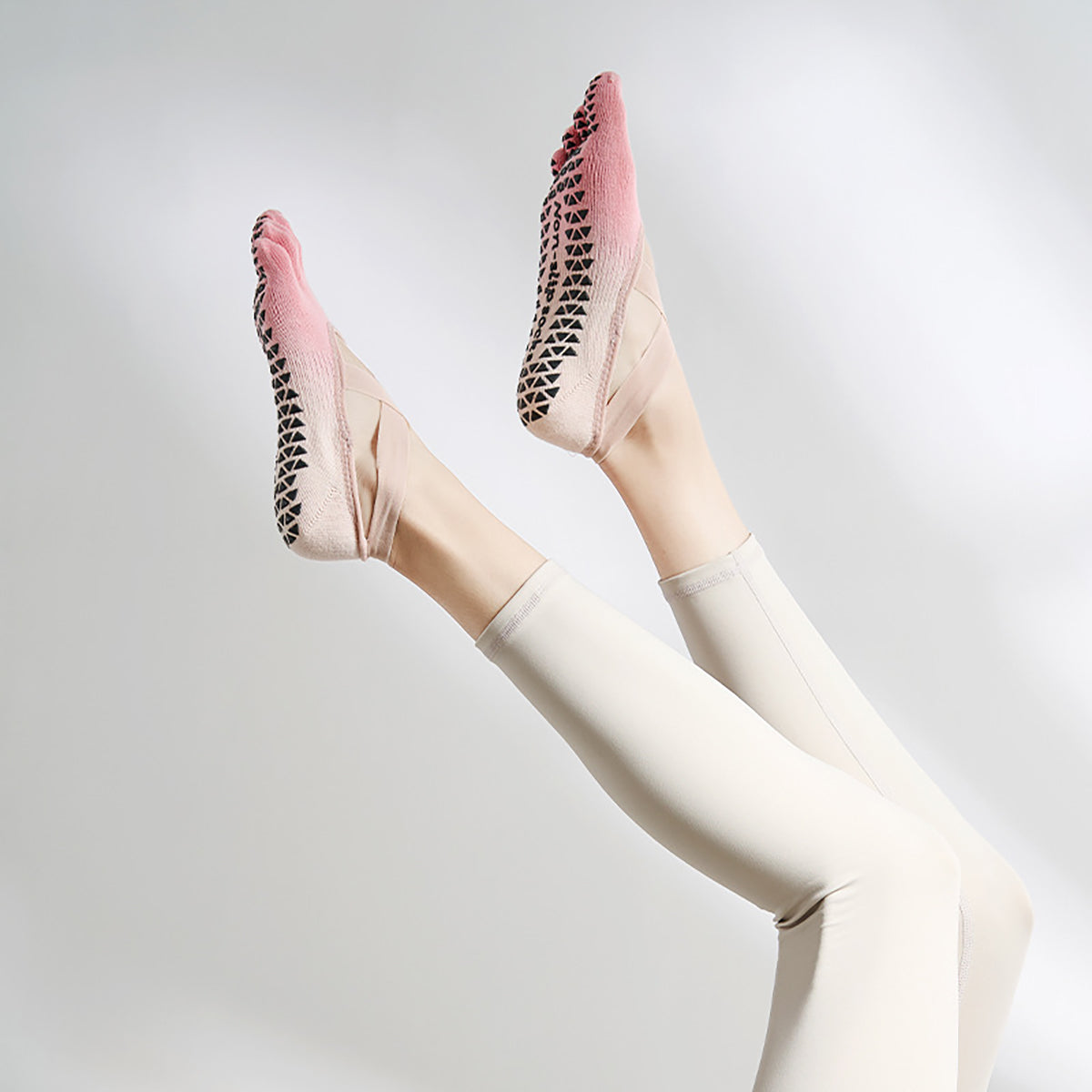 Full-toe studio grip socks — Pink; 1 pair of grip socks