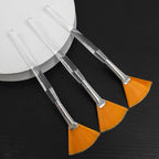 Fan applicator brush — Transparent Rod Yellow Hair; 1 fan applicator brush