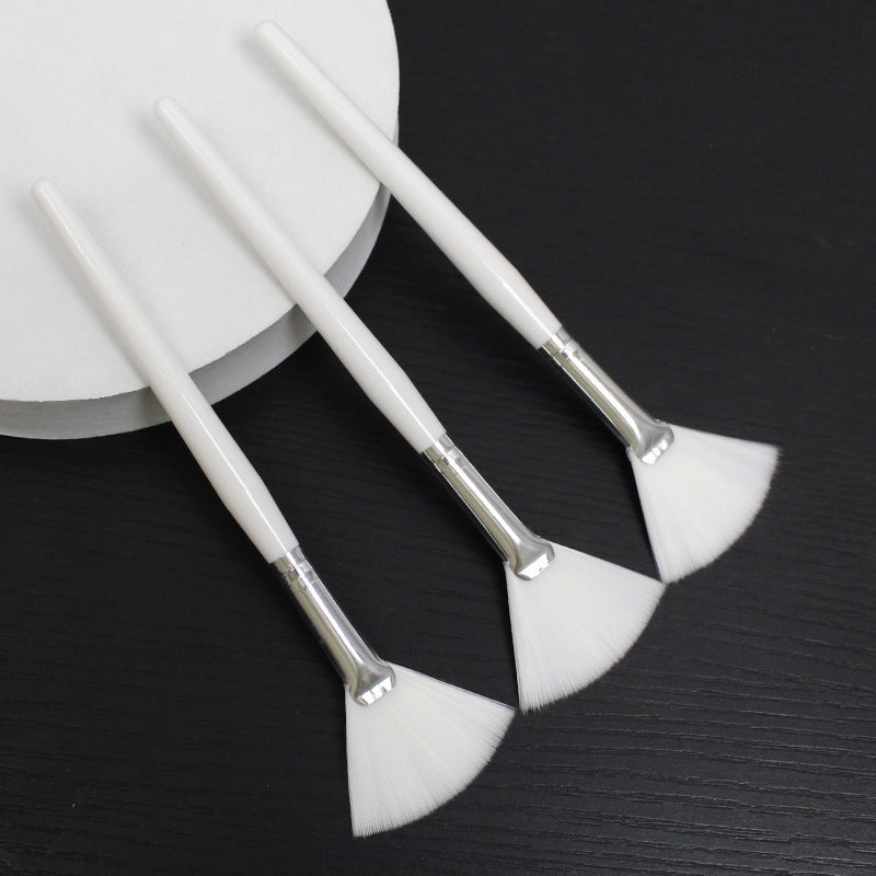 Fan applicator brush — White Penholder White Hair; 1 fan applicator brush
