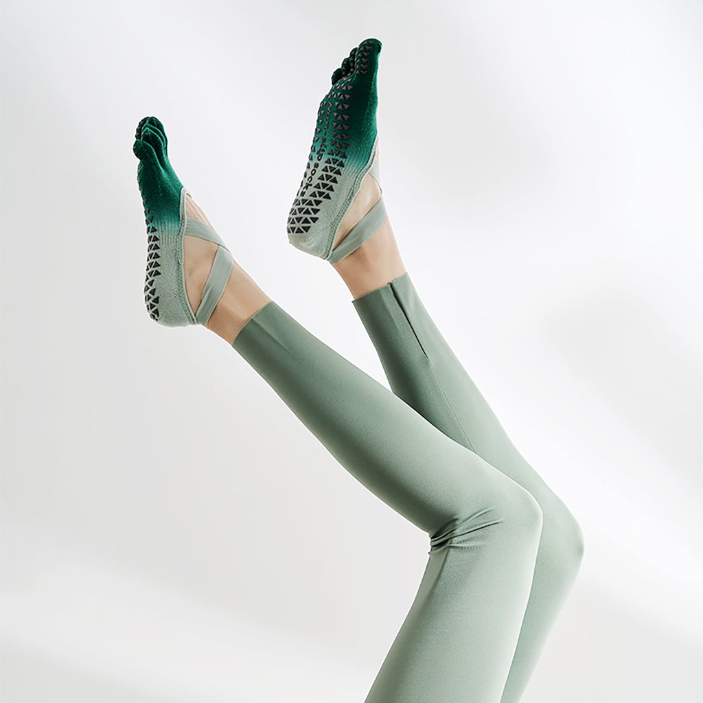 Full-toe studio grip socks — Green; 1 pair of grip socks