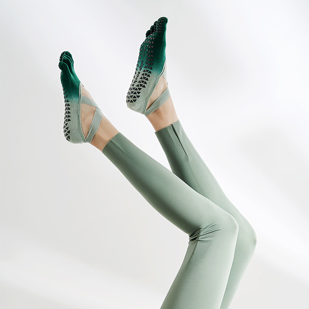 Full-toe studio grip socks — Green; 1 pair of grip socks