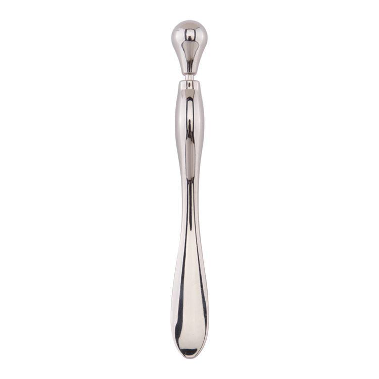 Metal cream applicator — Silver; 1 cream applicator