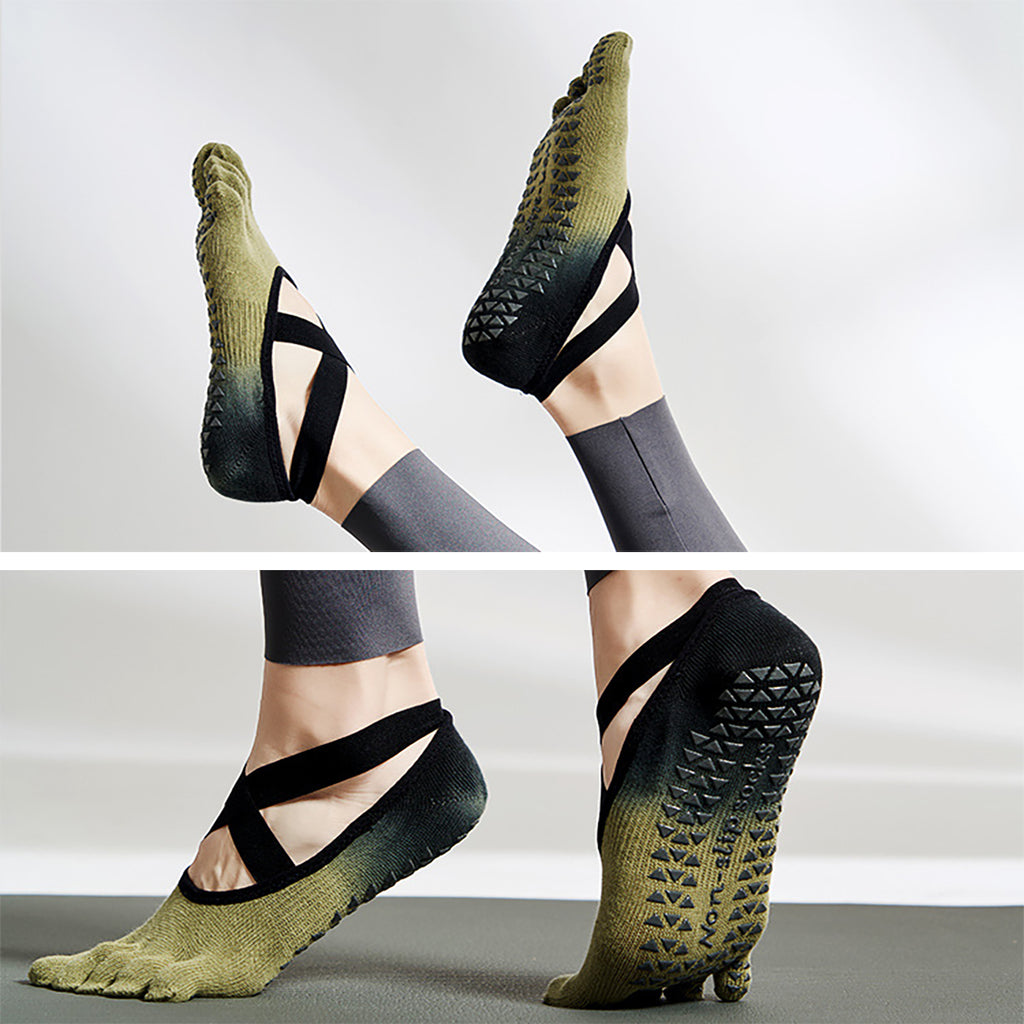 Full-toe studio grip socks — supplier detail and usage photo