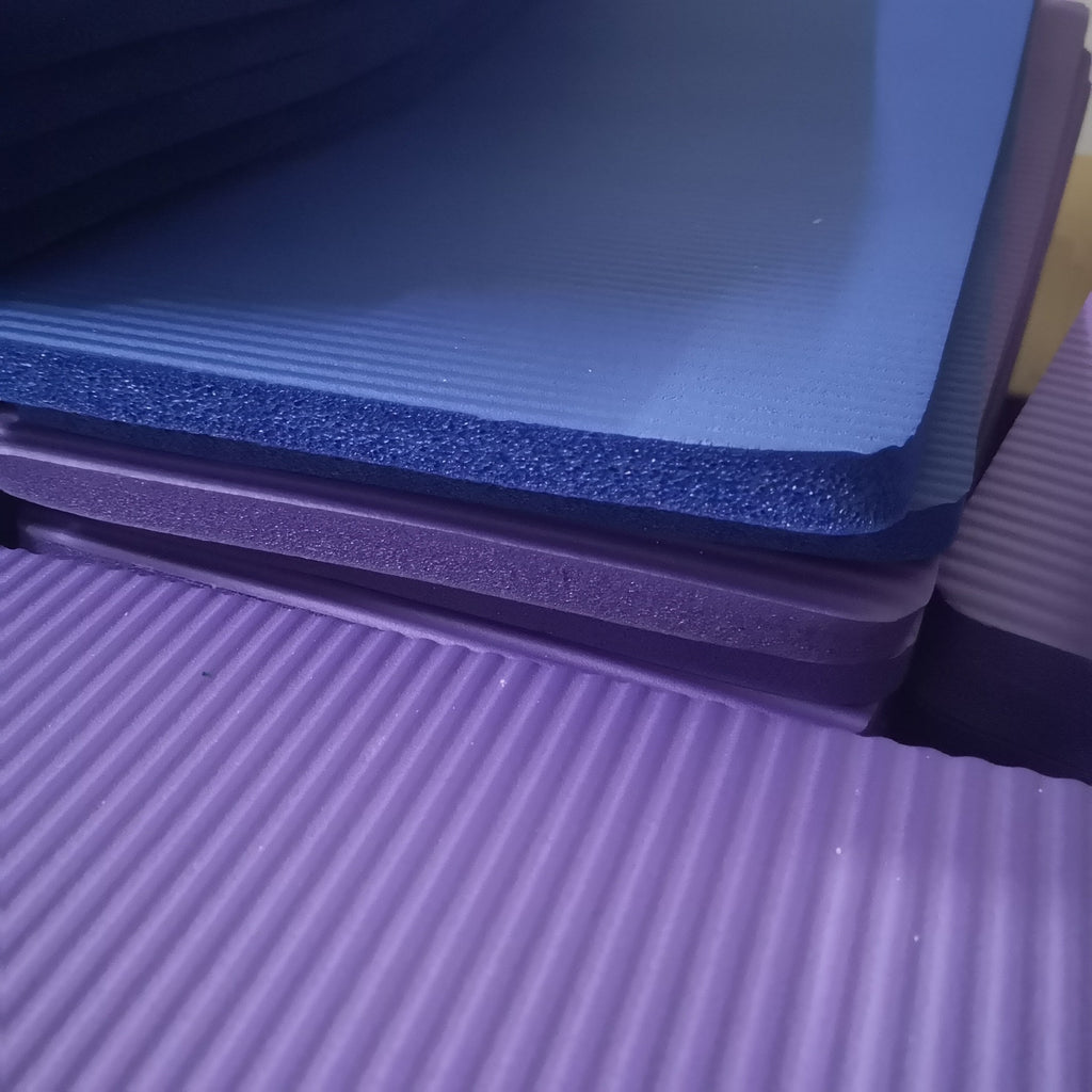 Cushioned practice pad — supplier detail and usage photo