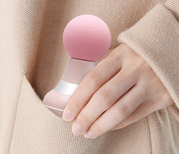 Pocket vibrating massager — supplier detail and usage photo